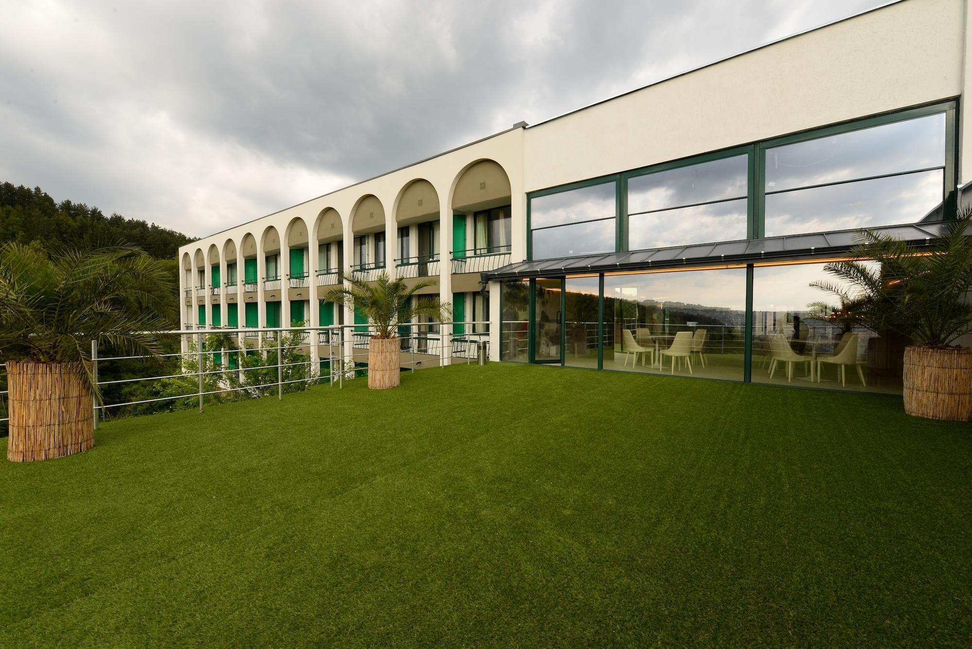 Park Hotel Raya Garden - Free Parking Veliko Tarnovo Ngoại thất bức ảnh