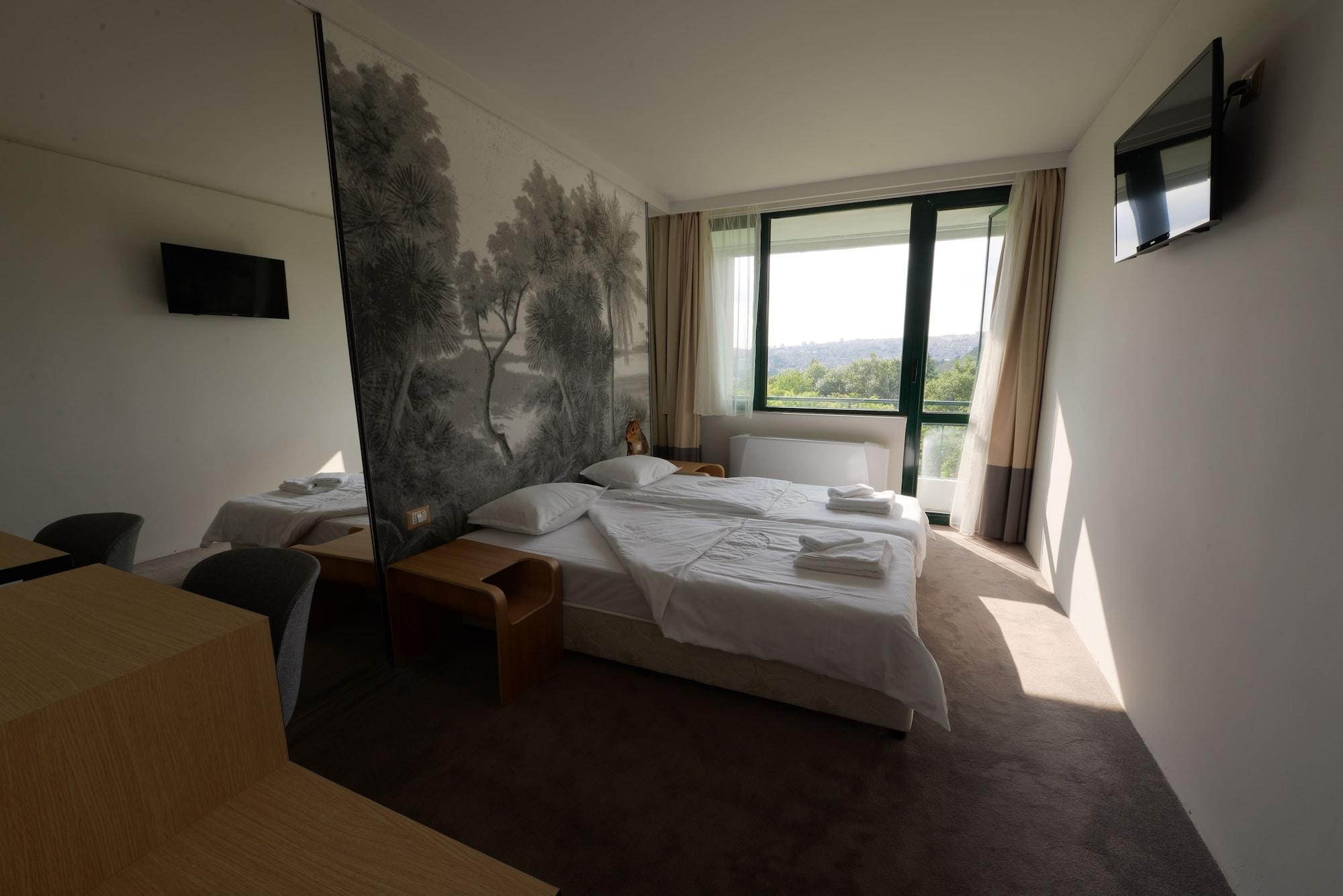 Park Hotel Raya Garden - Free Parking Veliko Tarnovo Ngoại thất bức ảnh