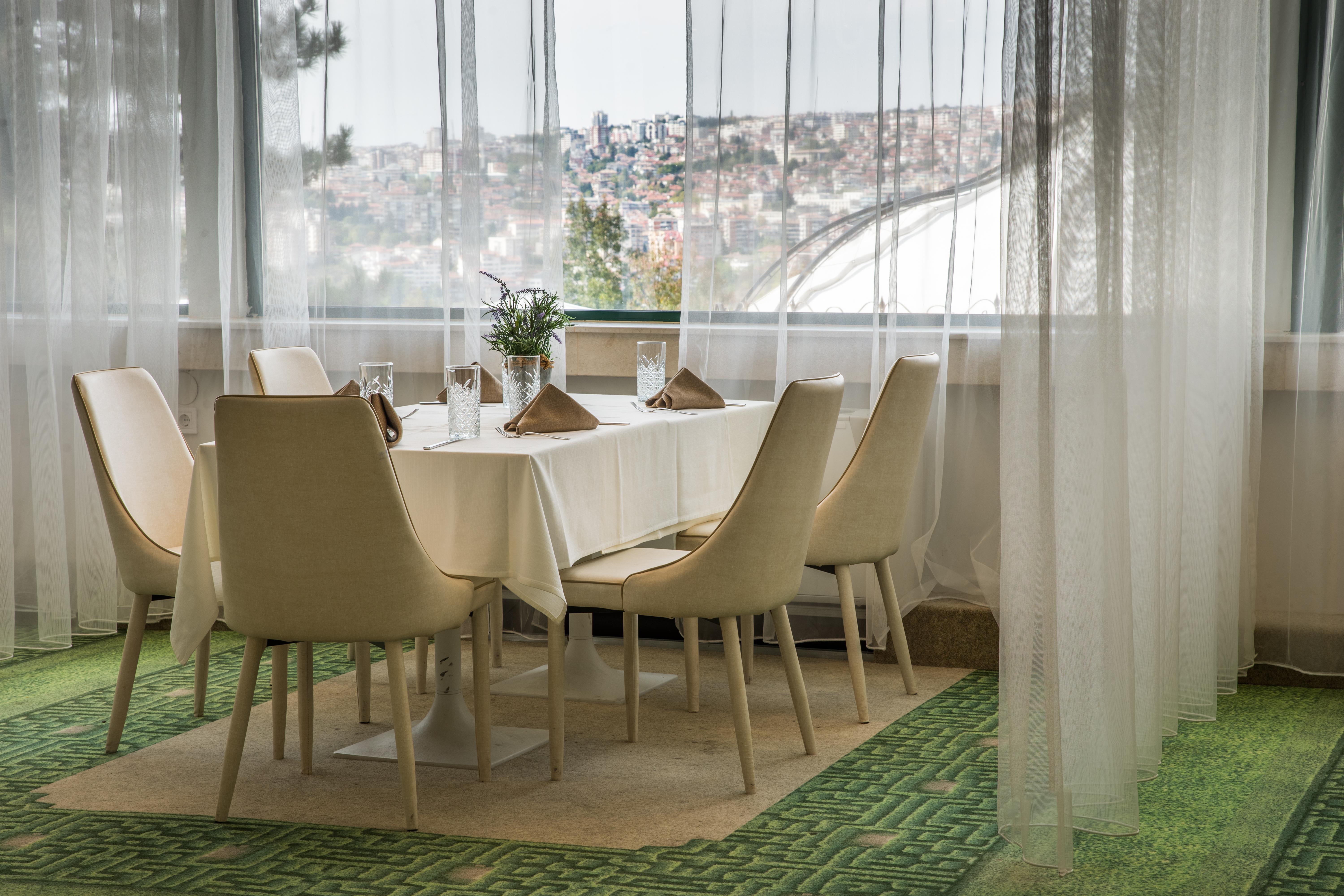 Park Hotel Raya Garden - Free Parking Veliko Tarnovo Ngoại thất bức ảnh