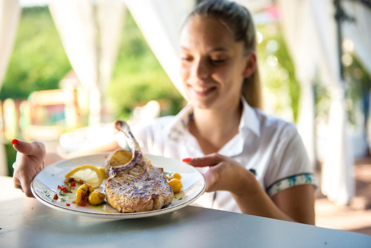Park Hotel Raya Garden - Free Parking Veliko Tarnovo Ngoại thất bức ảnh