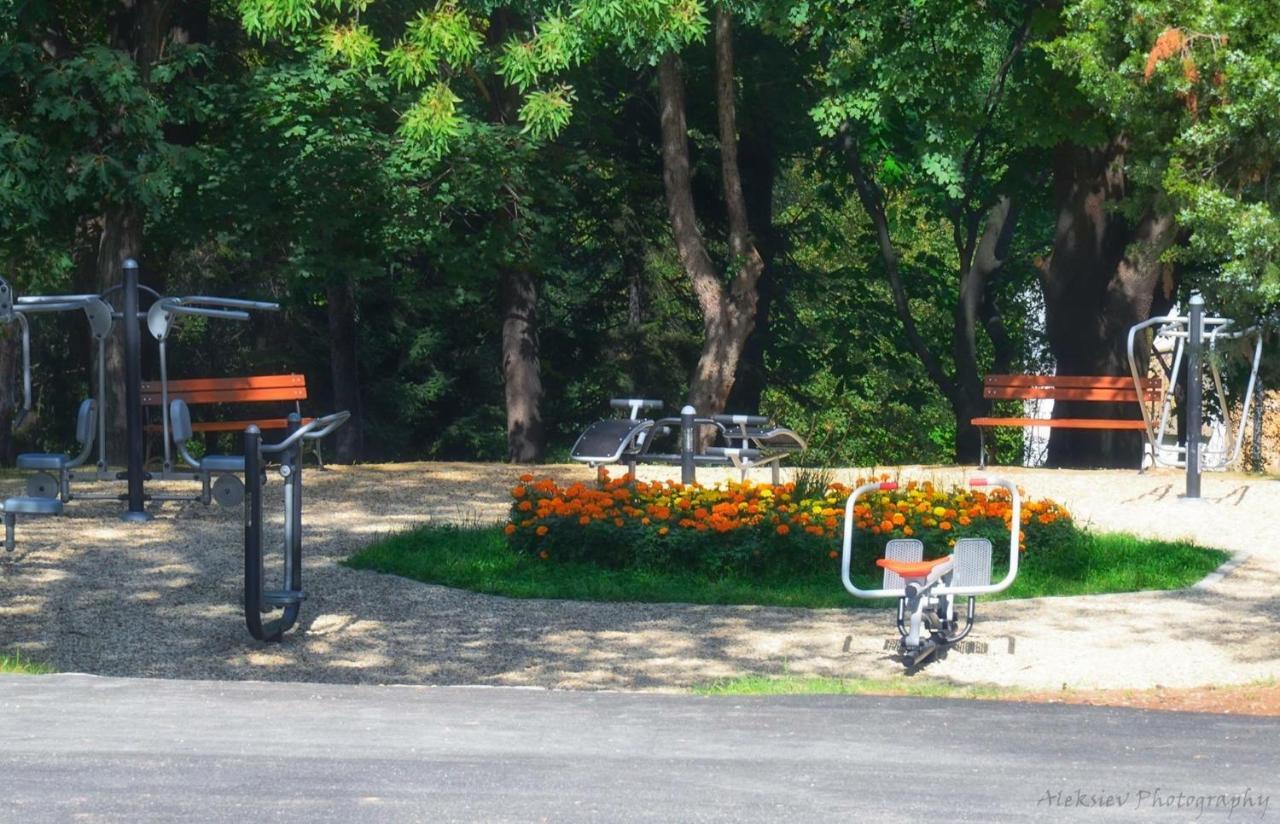 Park Hotel Raya Garden - Free Parking Veliko Tarnovo Ngoại thất bức ảnh